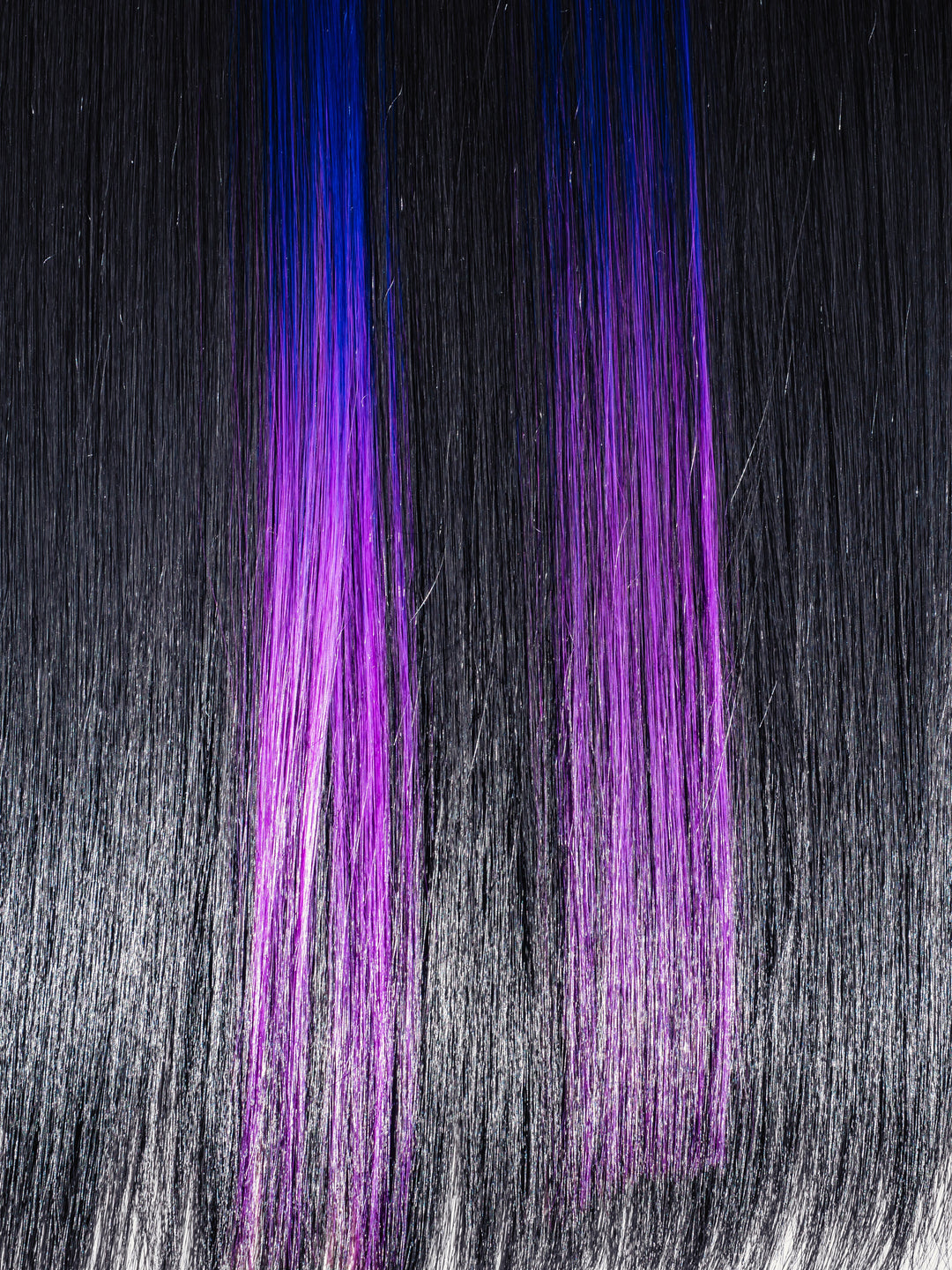 Skunk Stripe Hair: Bold Style Meets Healthy Hair Growth with PRAELA Powerful Roots